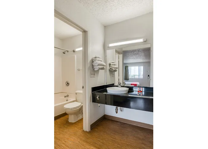 6 Worth, Tx East Hotel 3*