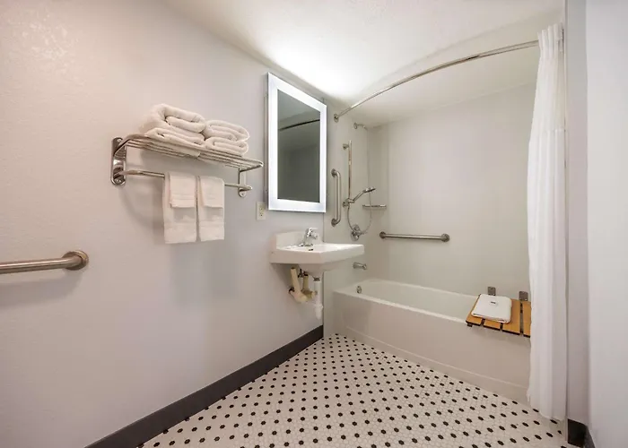 6 Worth, Tx East Hotel 3*