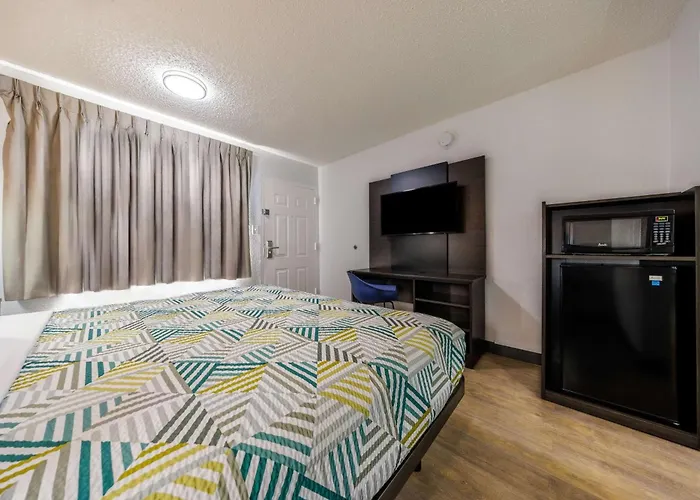 6 Worth, Tx East Hotel